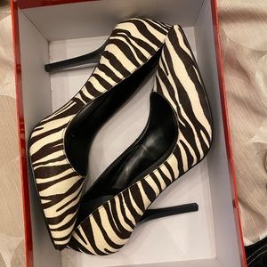 Guess zebra heels - never worn